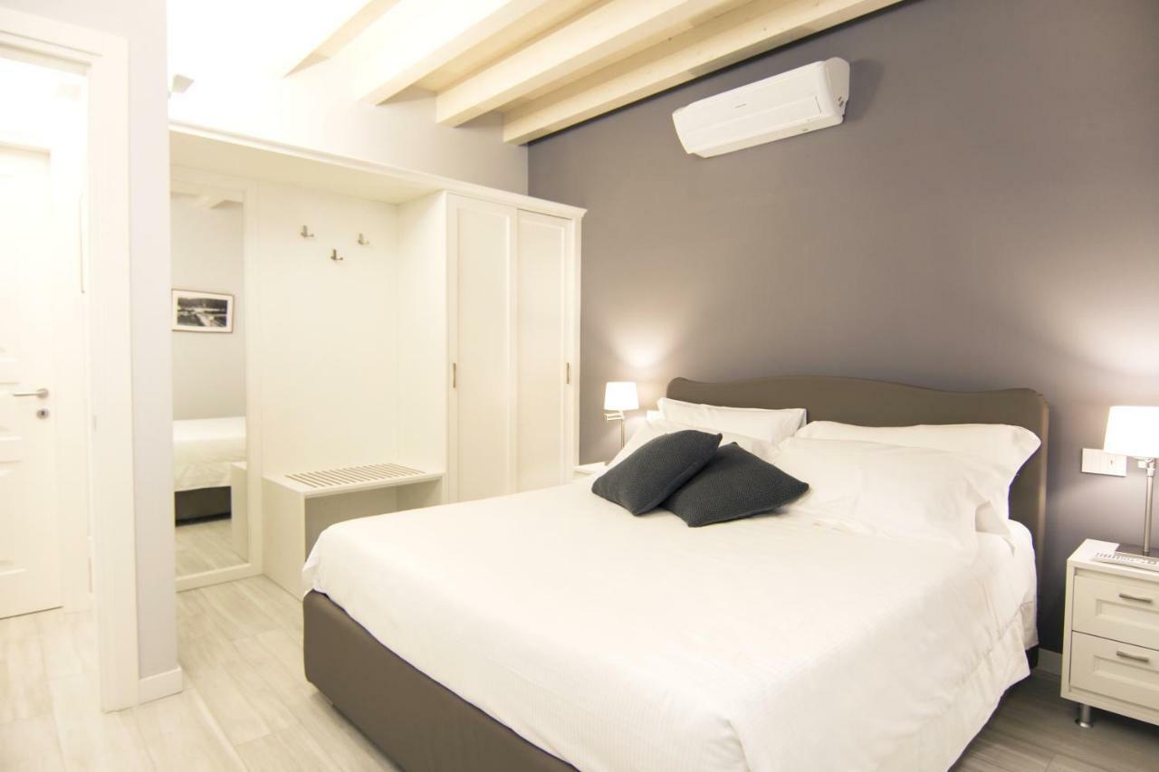 La Quadra Suites - Central Apartments In Iseo With Daily Housekeeping Luaran gambar