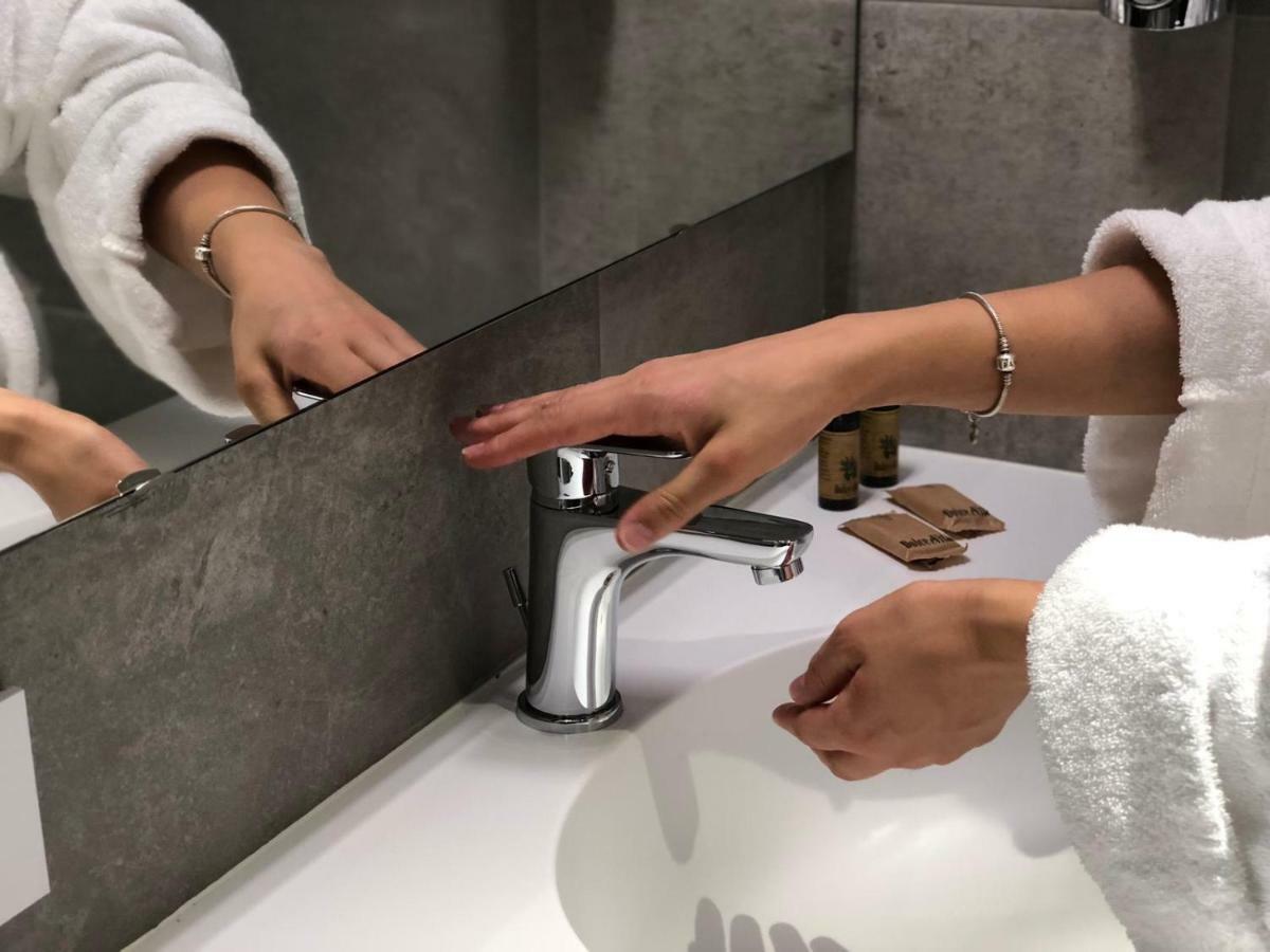 La Quadra Suites - Central Apartments In Iseo With Daily Housekeeping Luaran gambar