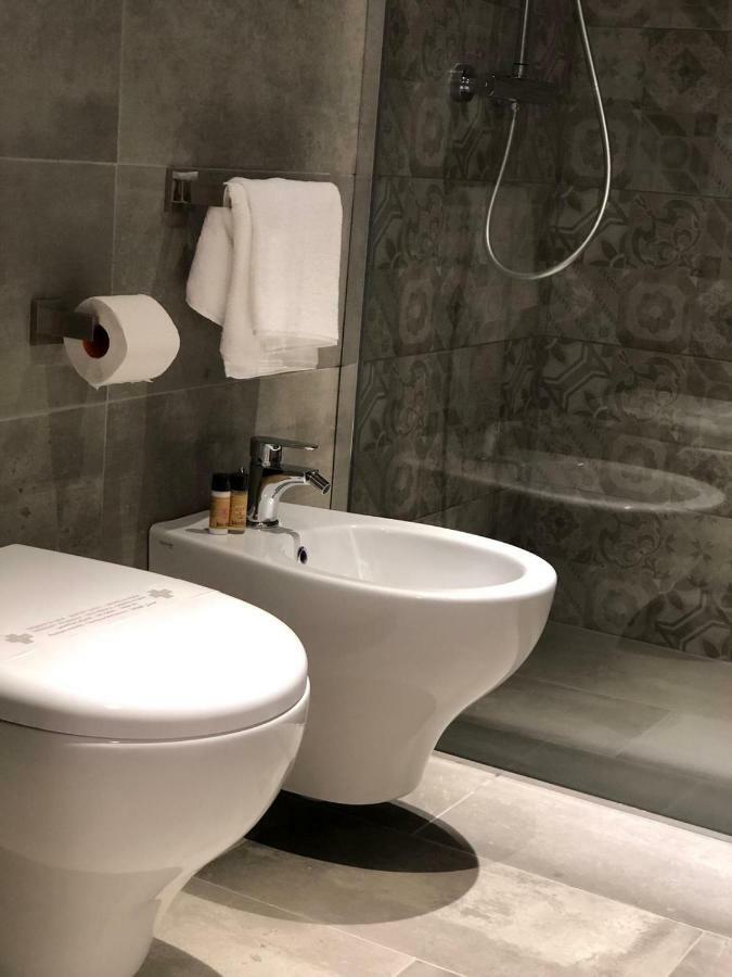 La Quadra Suites - Central Apartments In Iseo With Daily Housekeeping Luaran gambar